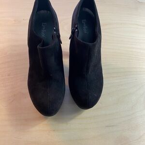 Limelight  Cubbie Heel Ankle Boots size 8